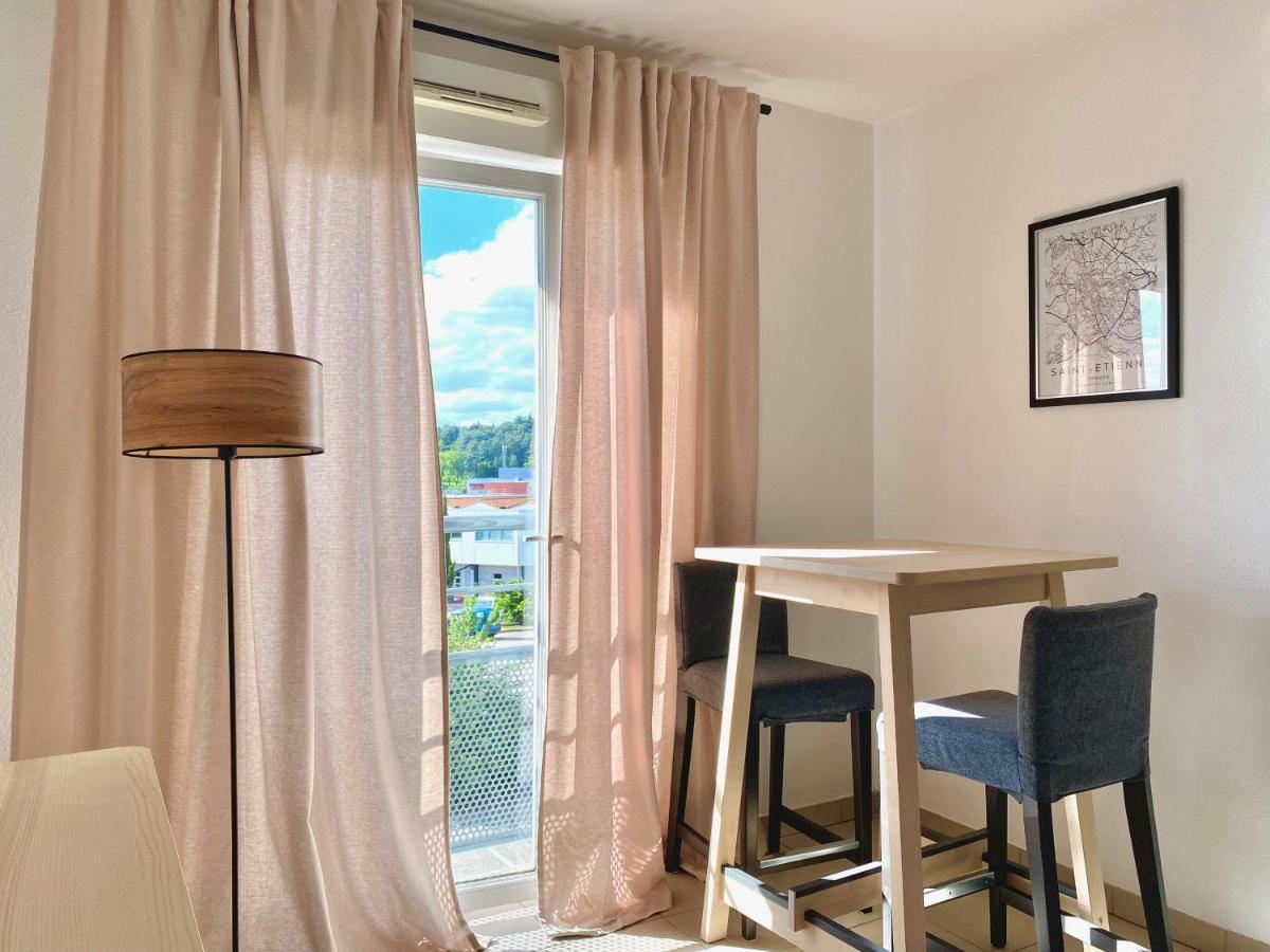 Appartement En Face Hopital Nord Saint-Priest-en-Jarez Eksteriør bilde